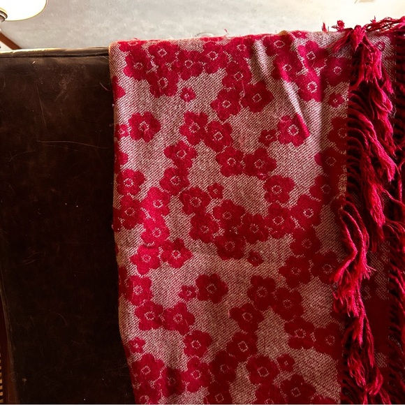 IKEA MYRULL Throw, red floral , 51"x67" - Picture 9 of 12